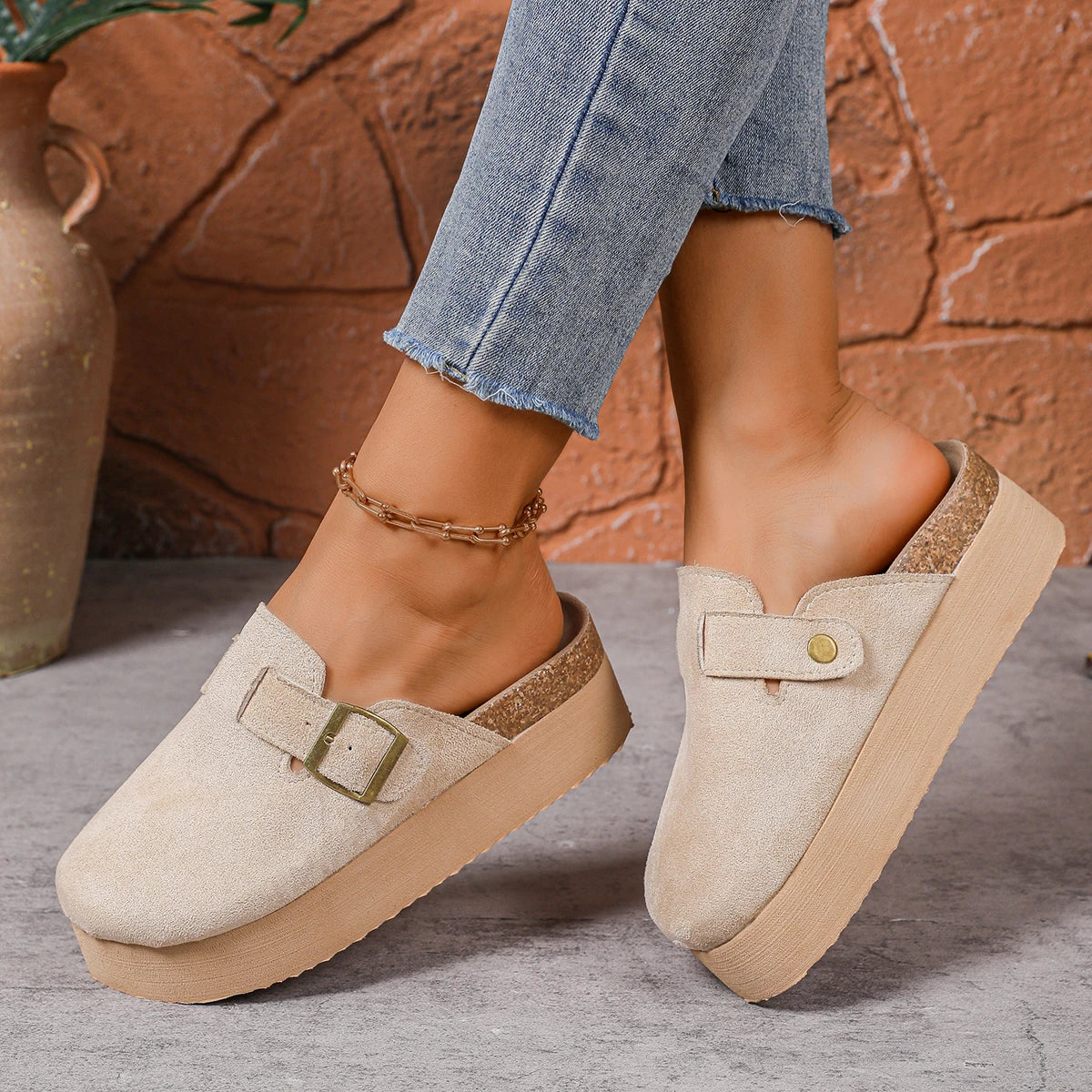 Women suede slingback platform clogs with thick sole, perfect for casual spring and autumn fashion.