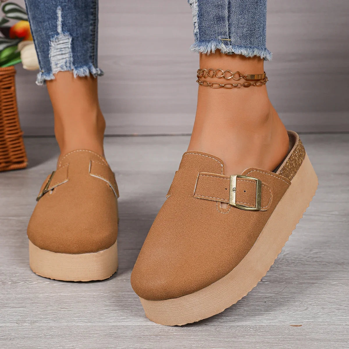 Women suede slingback platform clogs with thick sole, perfect for casual all-day wear and retro fashion.