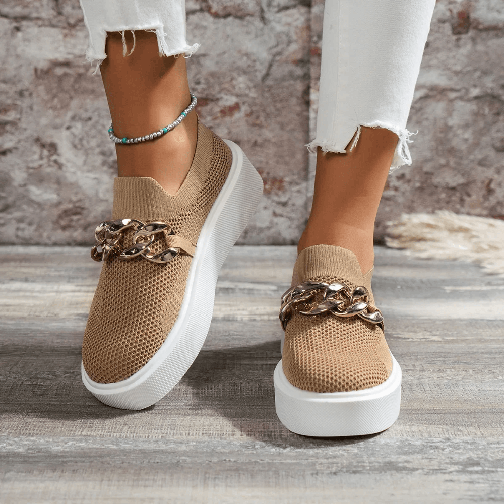 Stylish orthopedic women's walking shoes in beige with chain detail, perfect for comfort and support during long walks.